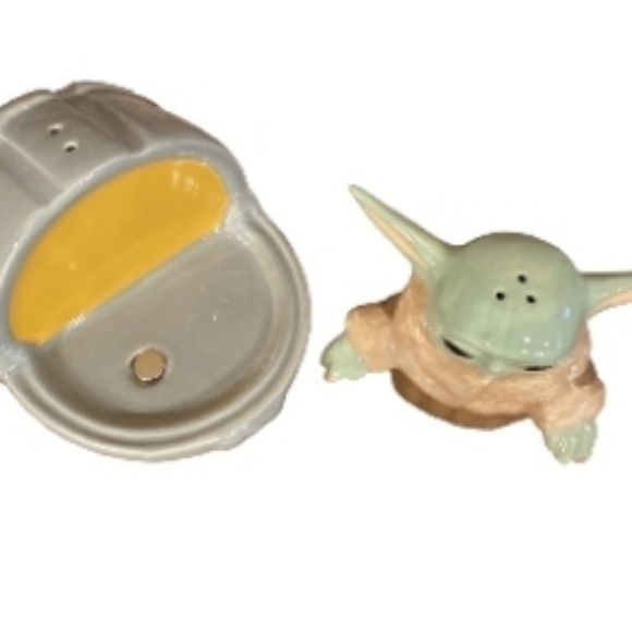 Star Wars Mandalorian The Child Stacked Salt & Pepper Shakers - Picture 4 of 5